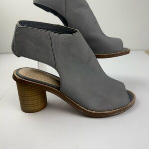Clarks Somerset Womens 6 Glacier Charm Gray Leather Peep Toe Sandal Heel SEE ALL